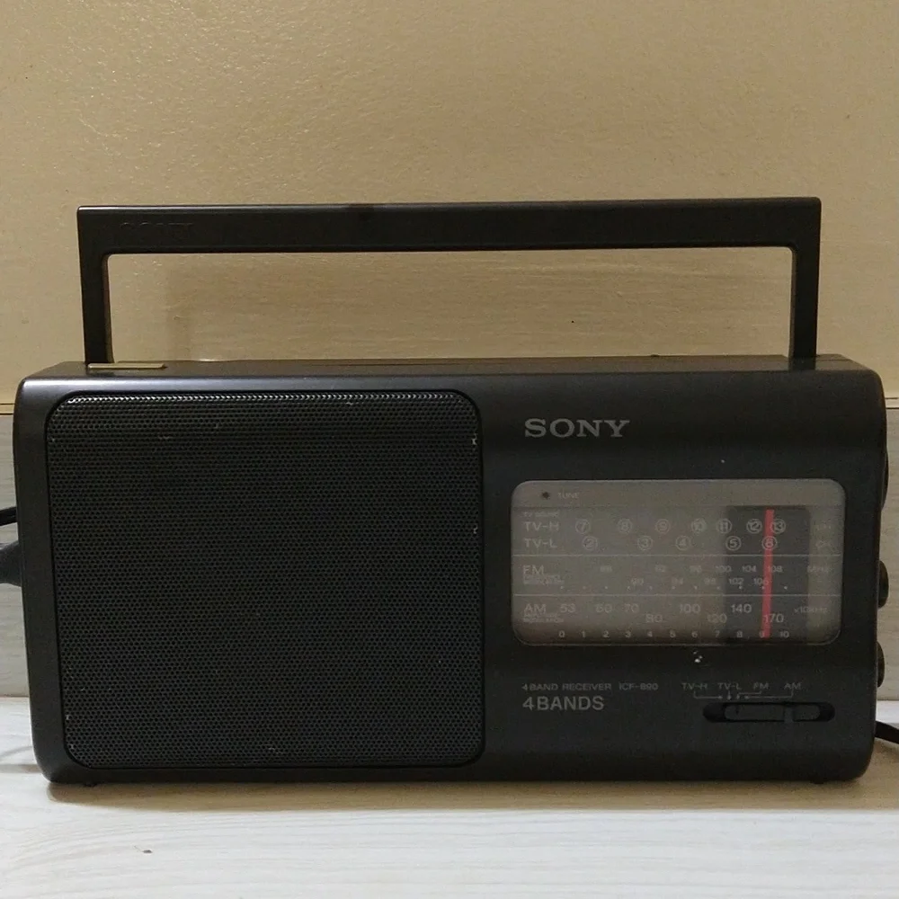 Vintage Sony 4 Band Receiver ICF-890